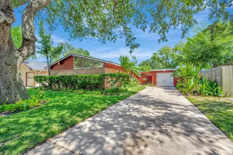 3 Maple Ln, Galveston, TX 77551