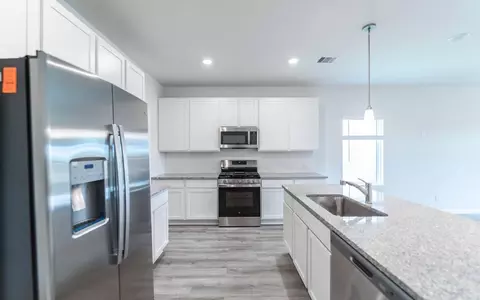 Kitchen - 4343 Maple Root Ln, Pinehurst, TX 77362 photo 1 of 4