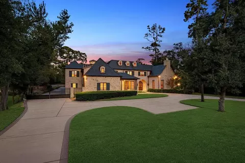 852 Country Ln, Houston, TX 77024