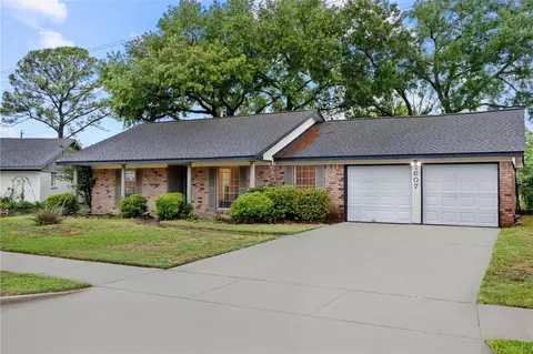 1607 Buescher Dr, Houston, TX 77043