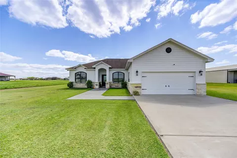 931 Angus Trl, Angleton, TX 77515