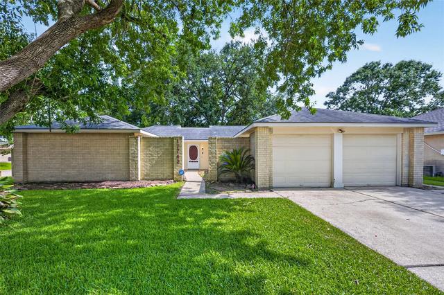17742 Fife Ln, Webster, TX 77598