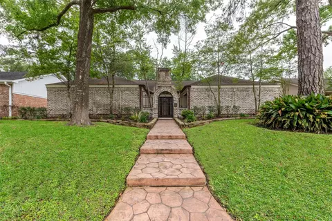 10007 Cedar Creek Dr, Houston, TX 77042