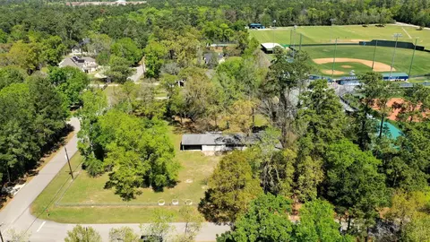 2424 Meadow Rd, Conroe, TX 77384