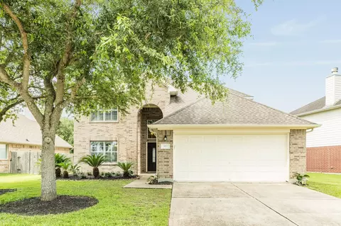 413 Sun River Ln, Dickinson, TX 77539