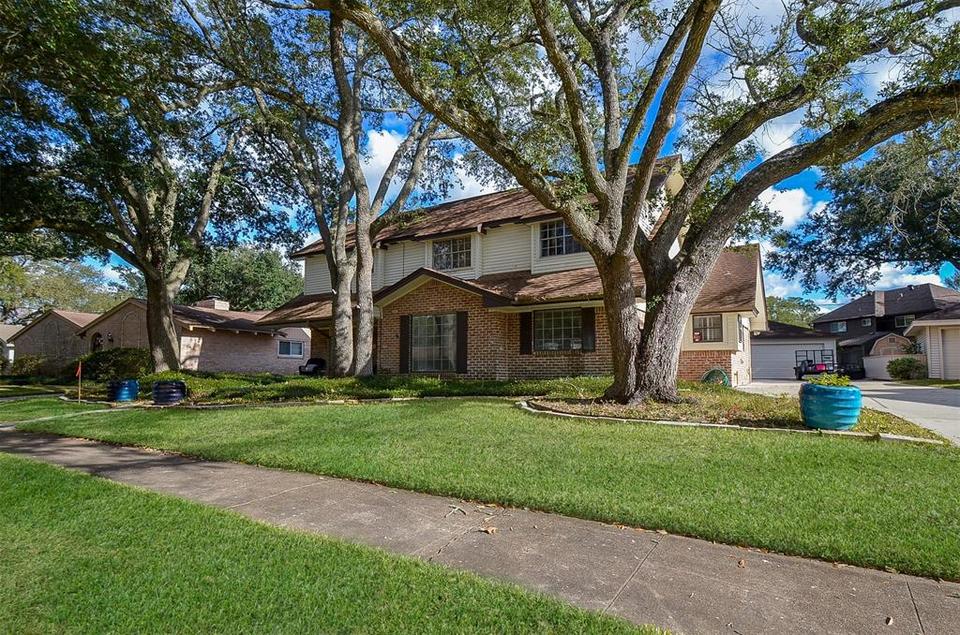 1242 Woodland Dr, El Lago, TX 77586 50 Photos MLS 41472292 Movoto