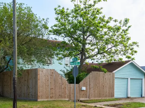 4901 Avenue O 12, Galveston, TX 77551