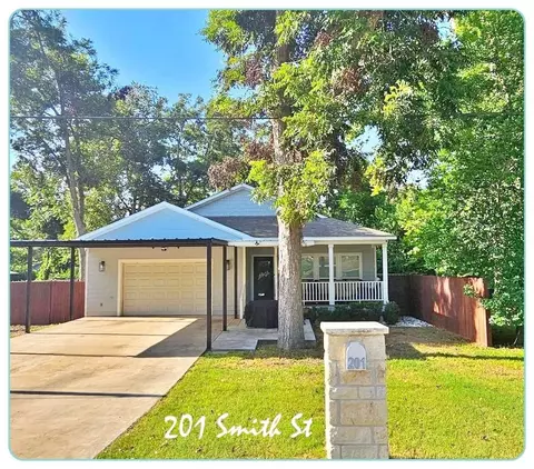 201 Smith St, Columbus, TX 78934