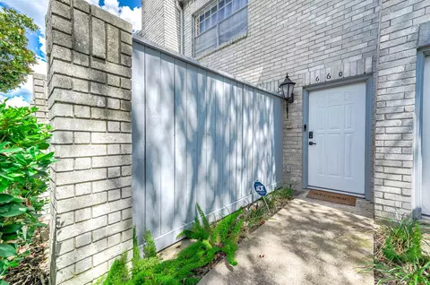 660 Wilcrest Dr #660, Houston, TX 77042