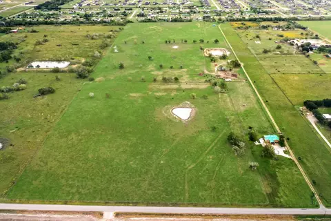 10507 Padon Rd, Needville, TX 77461