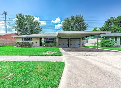 902 S Kaufman Dr, Deer Park, TX 77536