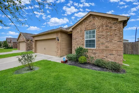 9443 Sky Blue Dr, Rosharon, TX 77583