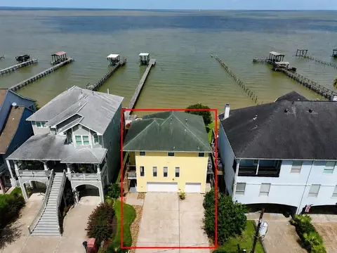 804 Bay Ave, Kemah, TX 77565