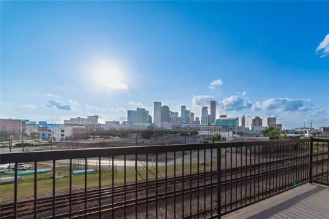 2352 Sperber Ln, Houston, TX 77003