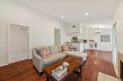 1881 Bering Dr #82, Houston, TX 77057