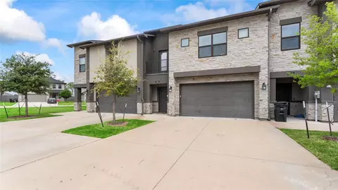 562 Momma Bear Dr, College Station, TX 77845