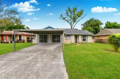 7210 Lumber Jack Dr, Houston, TX 77040