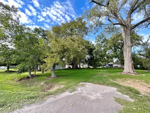 6522 Highway 6, Hitchcock, TX 77563
