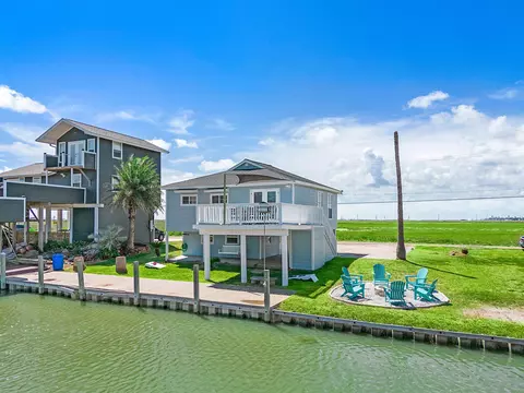 104 Marlin Ln, Freeport, TX 77541