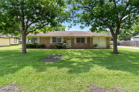 402 E Orange St, Angleton, TX 77515 photo 1