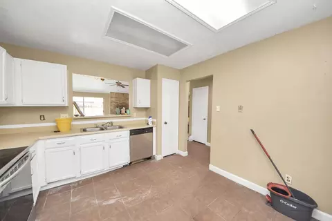 Kitchen - 4019 Adonis Dr, Spring, TX 77373 photo 4 of 5