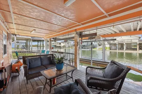 22922 Lunes St, Galveston, TX 77554