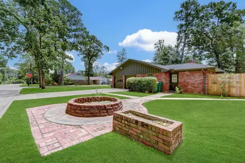 1703 N Roberson St, Conroe, TX 77301