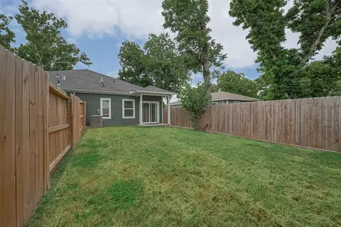 Exterior - 7926 Easter St, Houston, TX 77088 photo 3 of 4