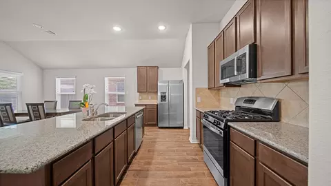 918 Willow Timber Dr, Houston, TX 77090
