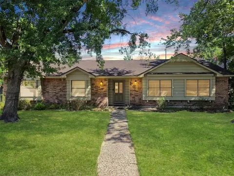 10806 Inwood Dr, Houston, TX 77042