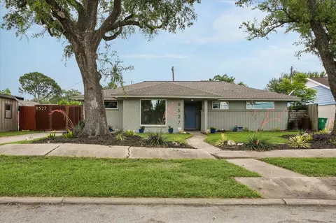 8527 Glenloch Dr, Houston, TX 77061