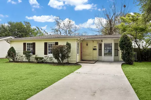 1517 Wayside Dr, Texas City, TX 77590