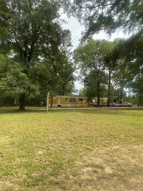 137 Camp Rd, Trinity, TX 75862