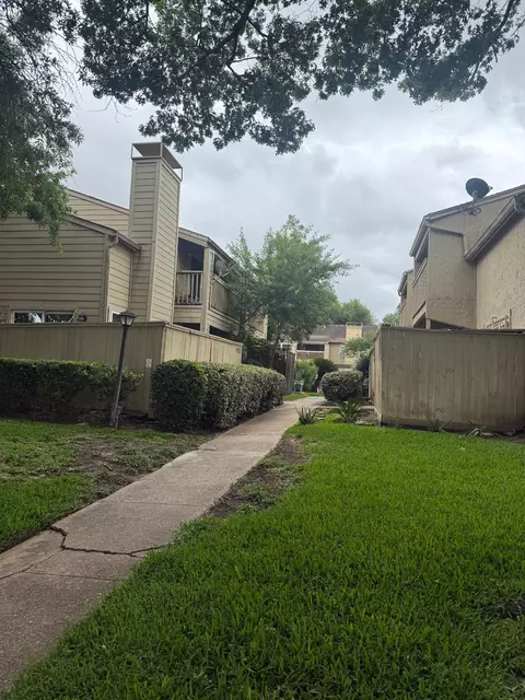 9333 Pagewood Ln, Houston, TX 77063