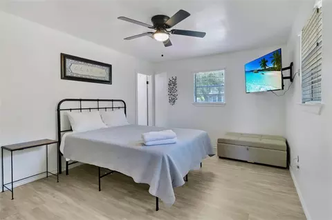 Bedroom - 311 Harbor Dr, Onalaska, TX 77360 photo 2 of 3
