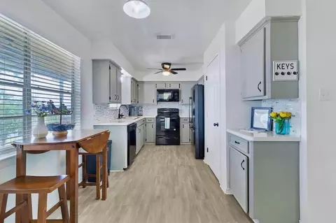 Kitchen - 311 Harbor Dr, Onalaska, TX 77360 photo 2 of 2