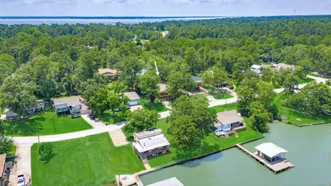 311 Harbor Dr, Onalaska, TX 77360