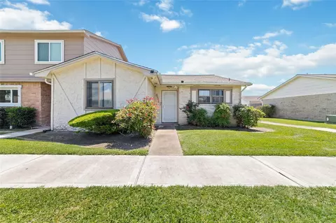 6517 S Briar Bayou Dr, Houston, TX 77072