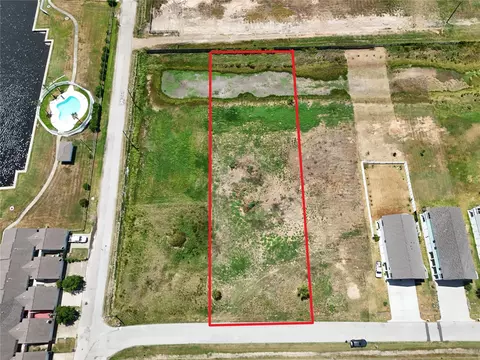 2449 103rd St, Galveston, TX 77554
