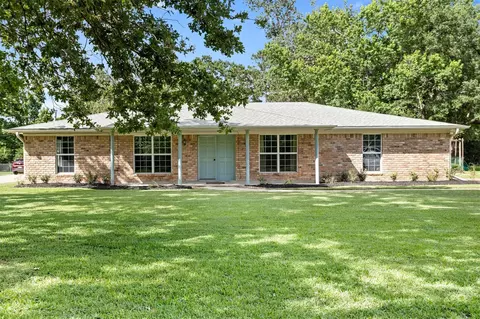 1047 Pine Needles Dr, Sour Lake, TX 77659