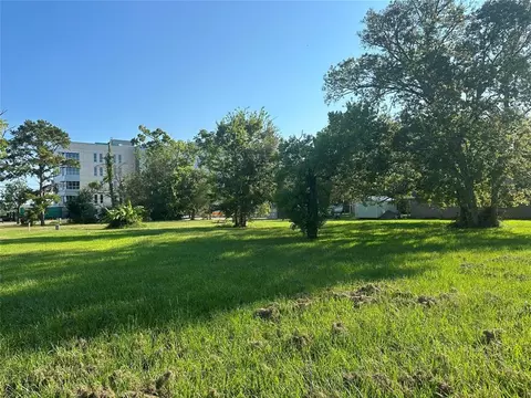 230 E Cedar St, Angleton, TX 77515 photo 1