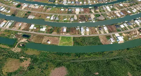319 County Road 204, Bay City, TX 77414