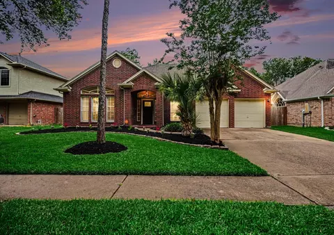 115 Island Breeze Cir, League City, TX 77573