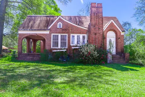 101 W Planters St, San Augustine, TX 75972