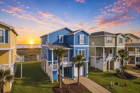 4223 King Rail Cir, Galveston, TX 77554