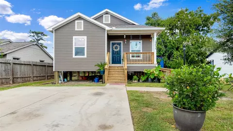 12457 Strick Ln, Houston, TX 77015