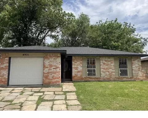 4931 E Ridge Creek Dr, Houston, TX 77053
