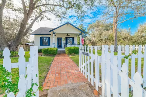724 S Tesch St, Bellville, TX 77418