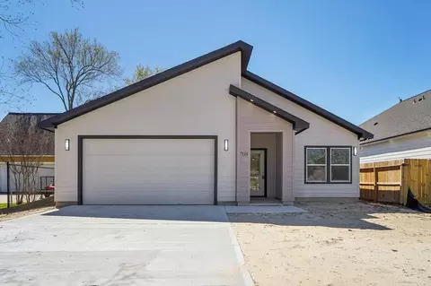 708 S Carroll St, La Porte, TX 77571