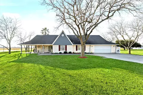 1840 Caroline St, Dickinson, TX 77539